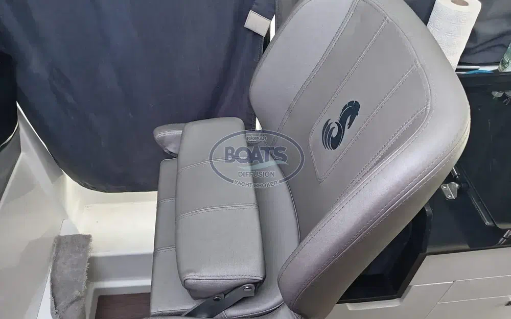 slider 8 Beneteau Antares 9 OB