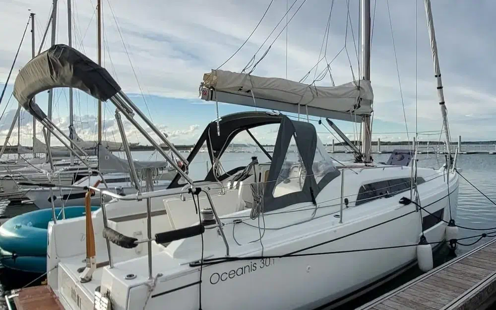 slider 1 Beneteau Oceanis 30.1