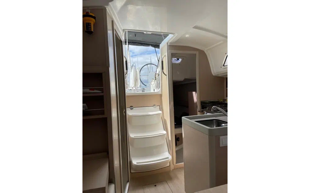 slider 5 Beneteau Oceanis 30.1