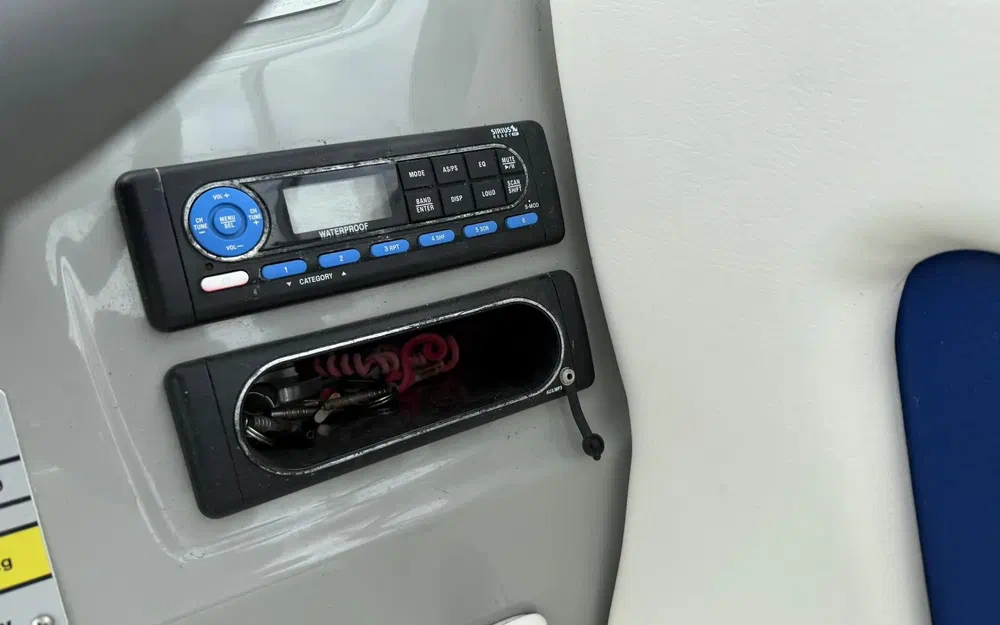 slider 5 Bayliner Discovery 192