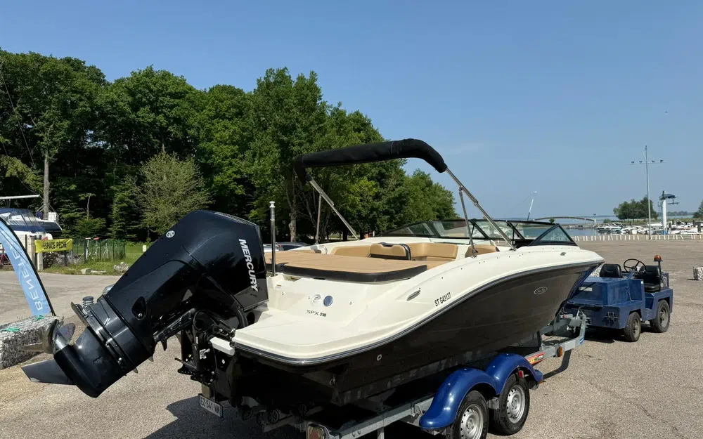 slider 2 Sea Ray  210 SPX OB