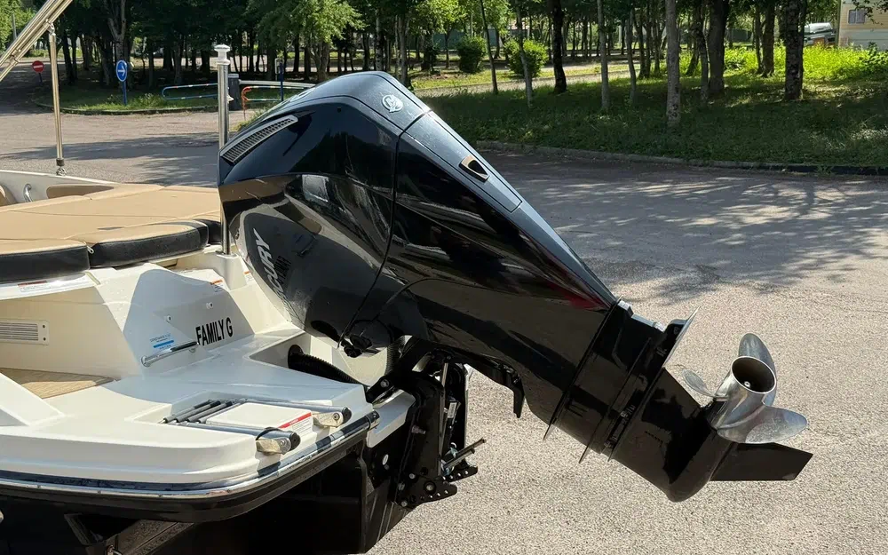 slider 4 Sea Ray  210 SPX OB