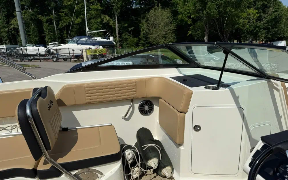 slider 8 Sea Ray  210 SPX OB