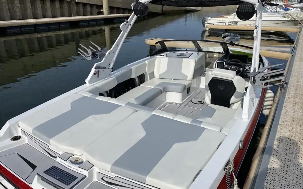 slider 12 Malibu Wakesetter 21 VLX