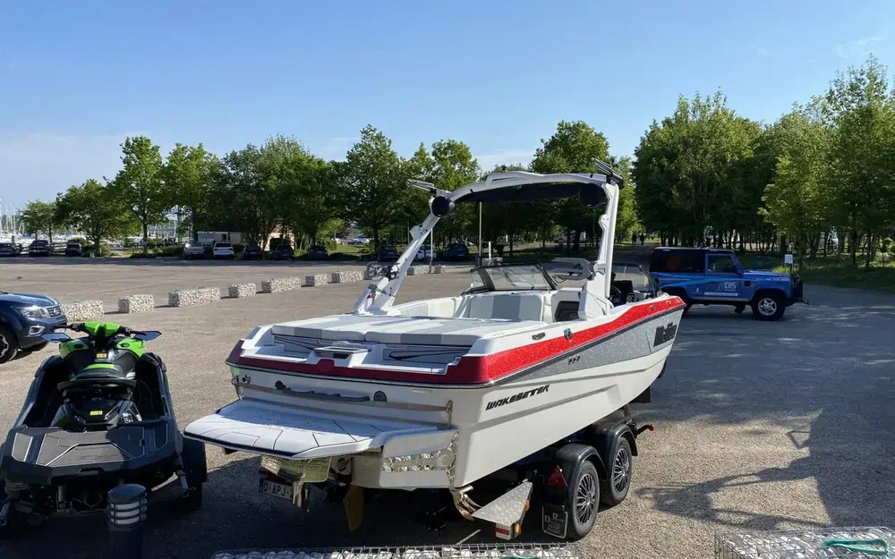 slider 2 Malibu Wakesetter 21 VLX