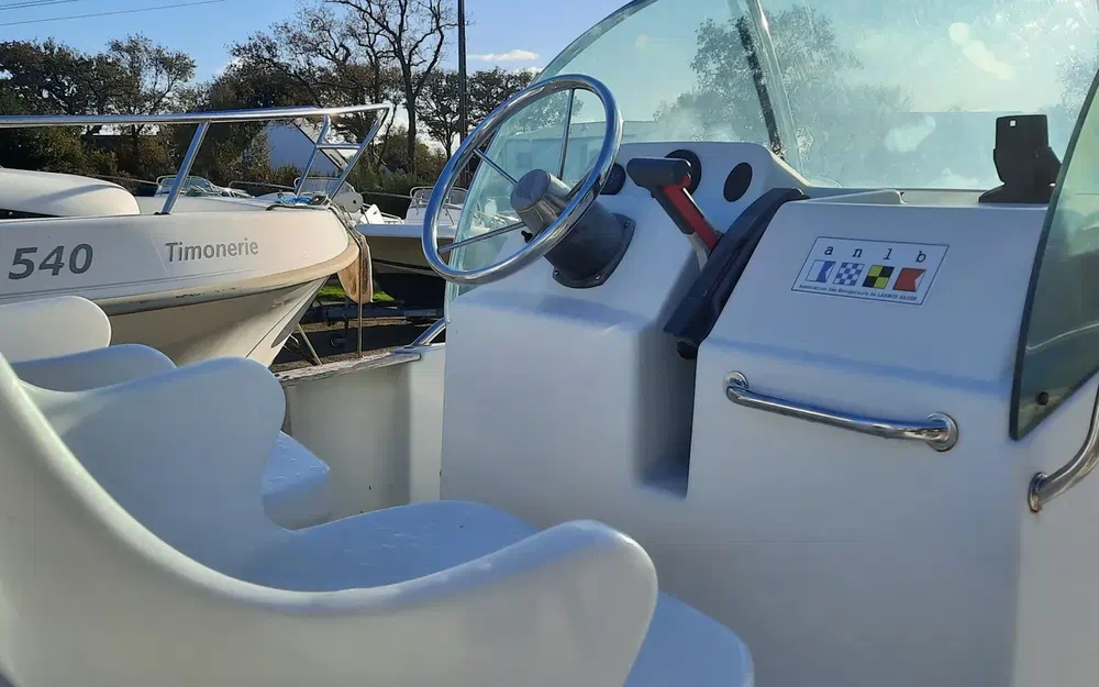 slider 2 Jeanneau Cap Camarat 555