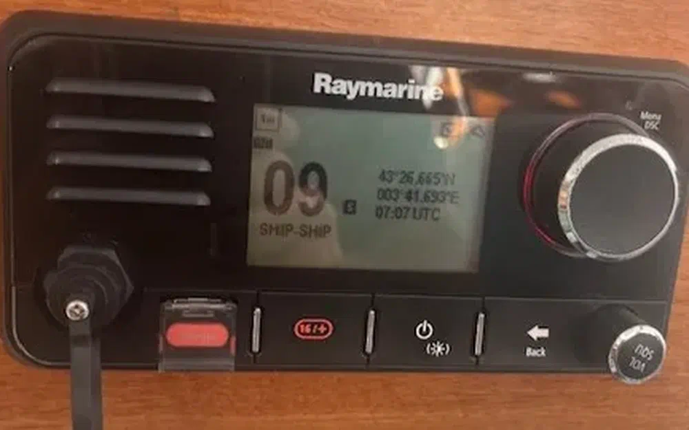 slider 13 Jeanneau Merry Fisher 925Fly