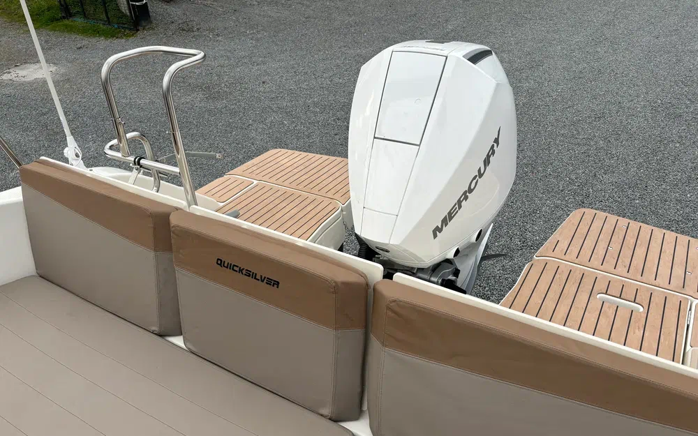 slider 8 Quicksilver Activ 675 Sundeck
