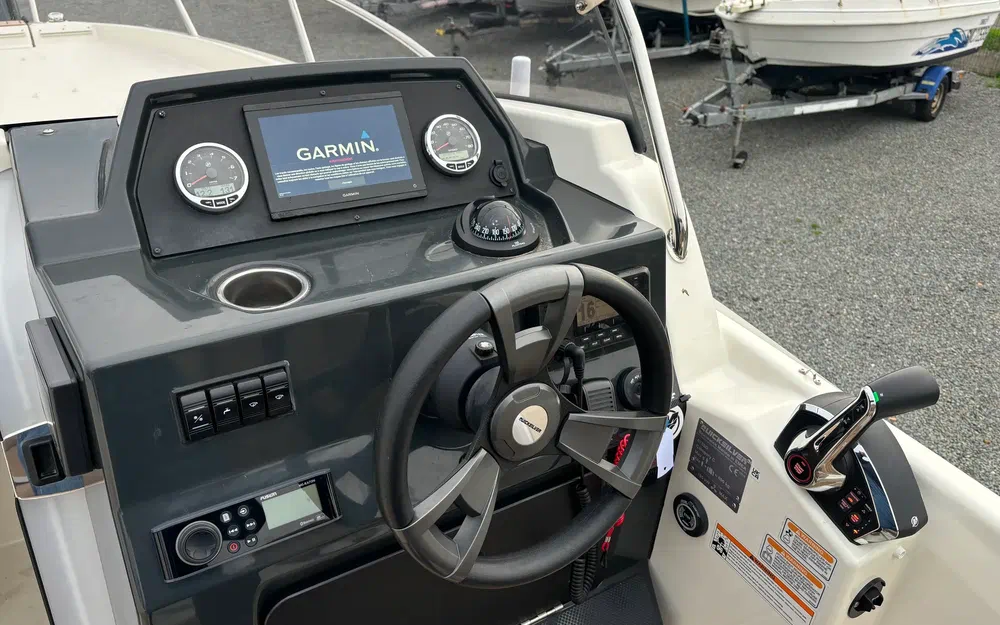 slider 5 Quicksilver Activ 675 Sundeck