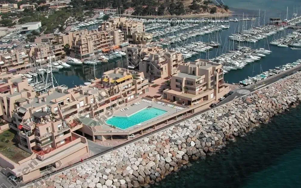 slider 0 P12A  au port de Bormes