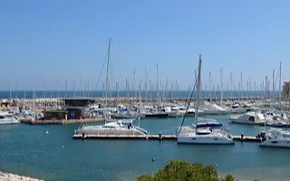 slider 3 P12A  au port de Bormes