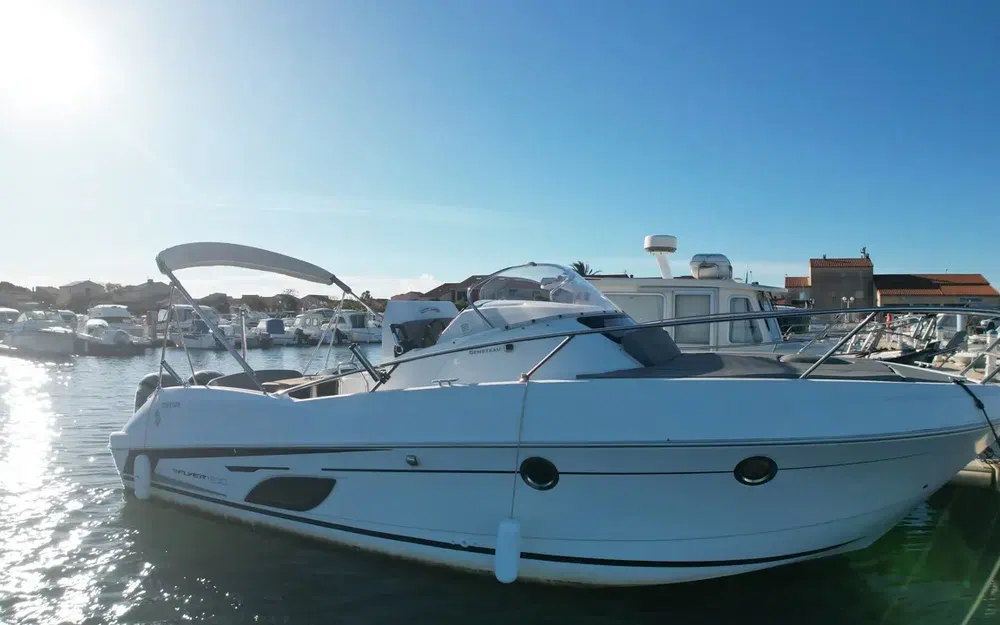 slider 0 Beneteau Flyer 850 Sun Deck
