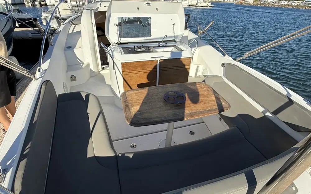 slider 9 Beneteau Flyer 850 Sun Deck