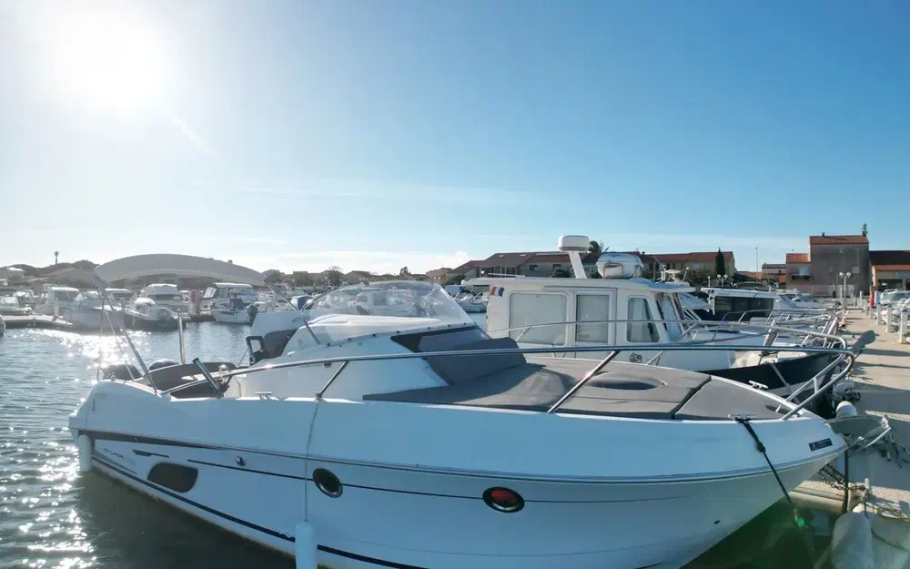 slider 1 Beneteau Flyer 850 Sun Deck