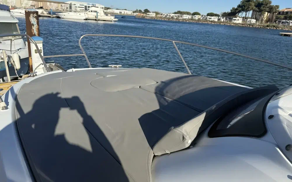 slider 4 Beneteau Flyer 850 Sun Deck