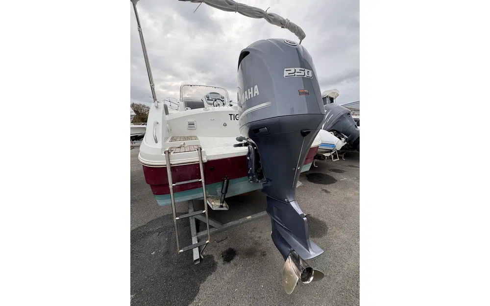 slider 1 Beneteau Flyer 750 Sun Deck