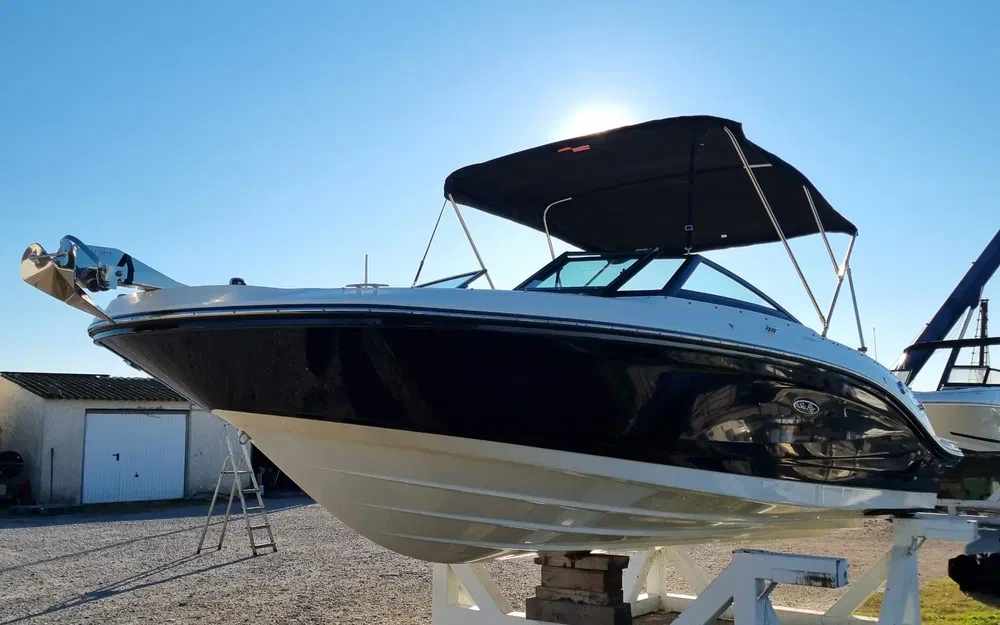 slider 3 Sea Ray  210 SPX OB