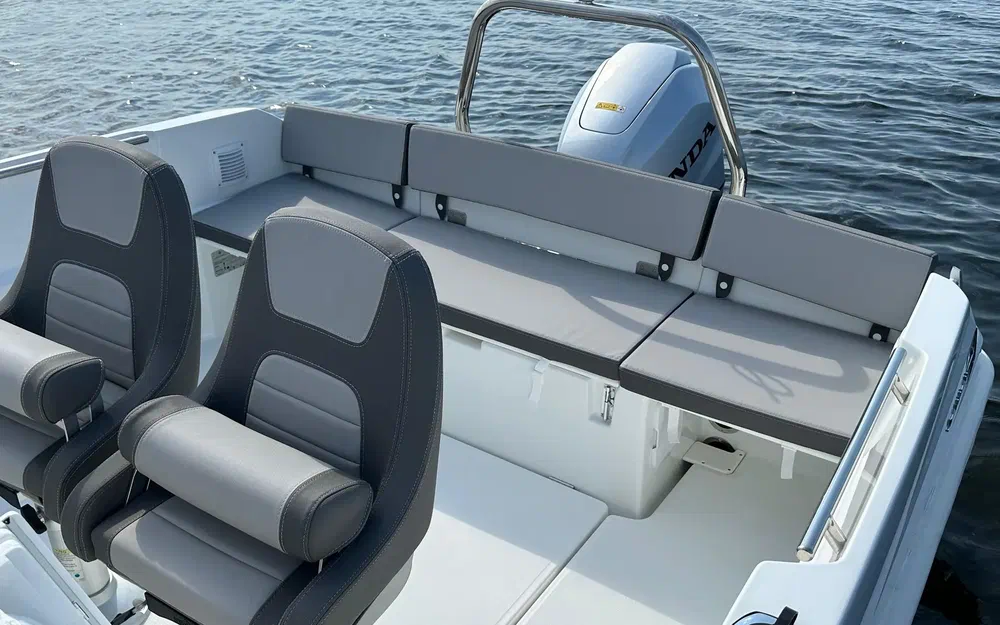 slider 4 Jeanneau Cap Camarat 5.5 CC