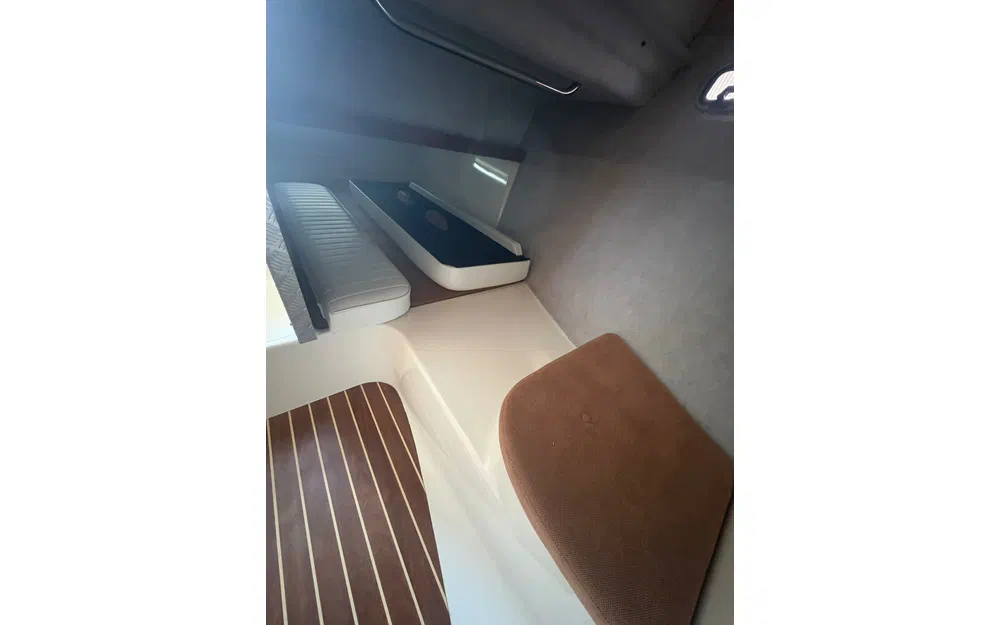 slider 10 Guymarine Evada 740