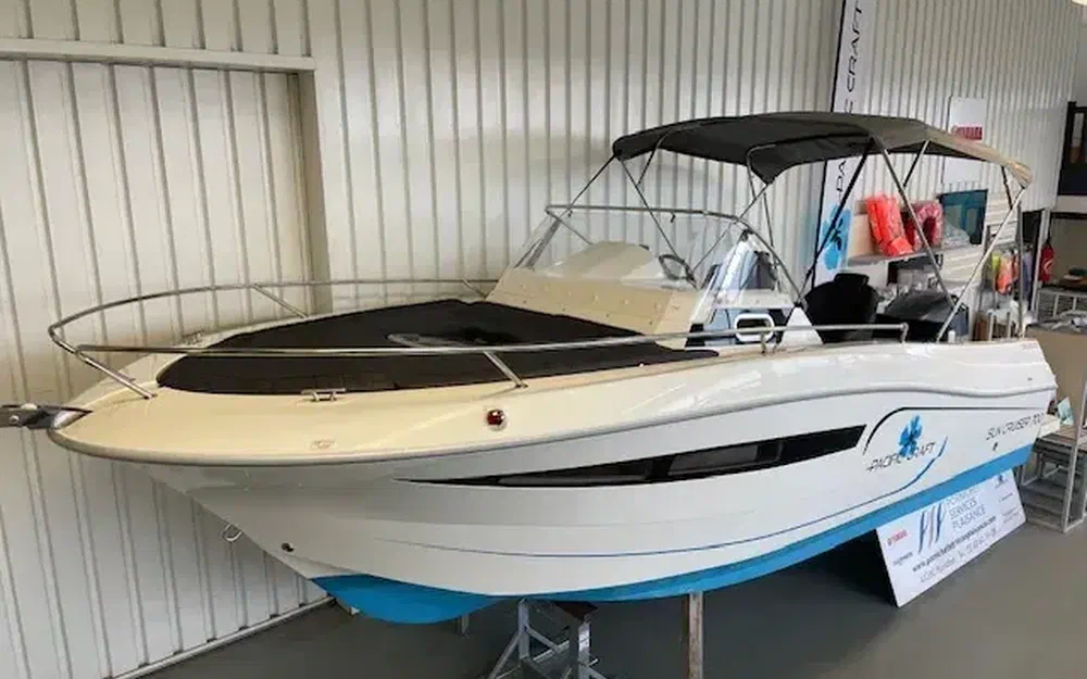 slider 0 Pacific Craft 700 SC