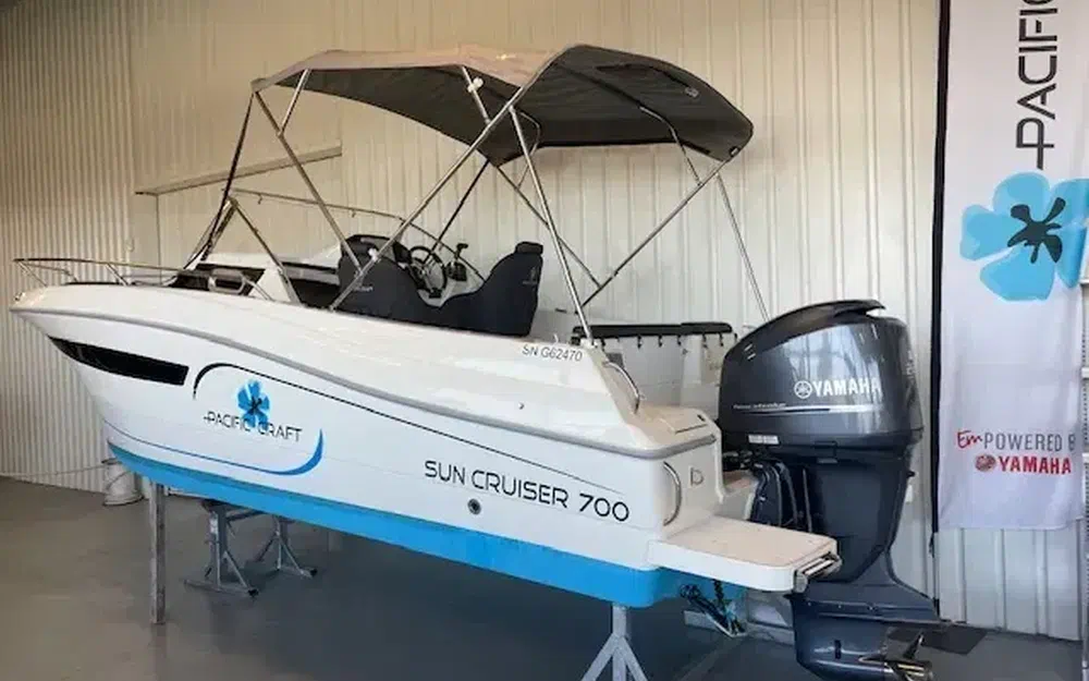 slider 1 Pacific Craft 700 SC