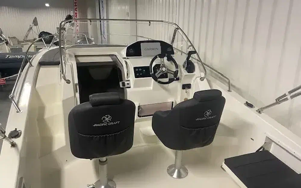 slider 2 Pacific Craft 700 SC