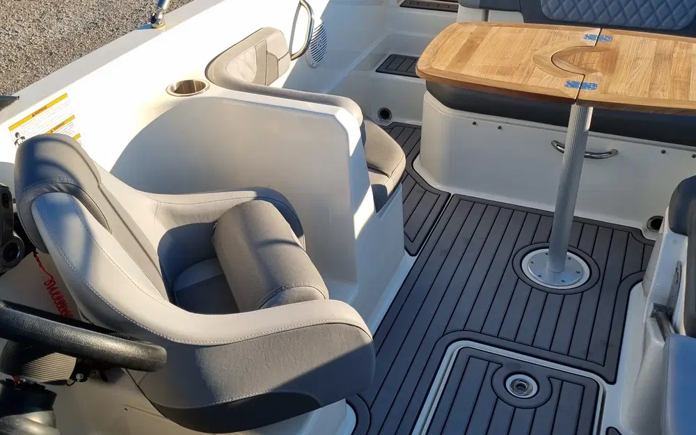 slider 14 Bayliner VR6 OB