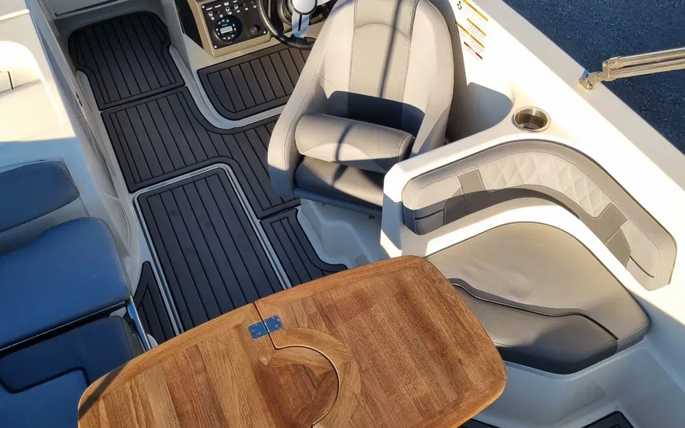 slider 16 Bayliner VR6 OB