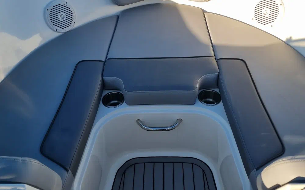 slider 7 Bayliner VR6 OB