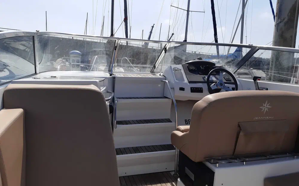 slider 7 Jeanneau Cap Camarat 7.5 DC