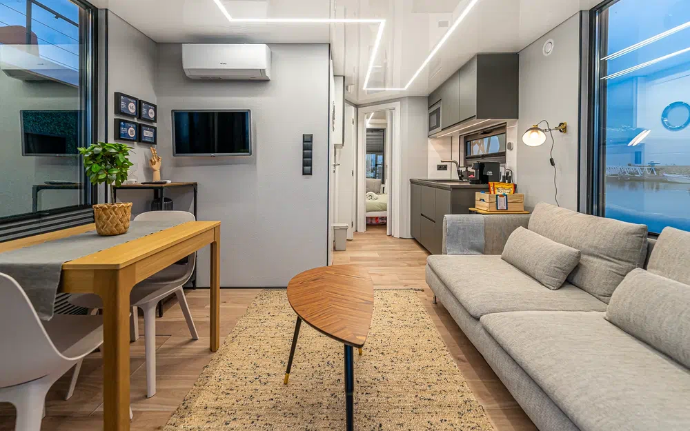 slider 18 La Mare Modern 10