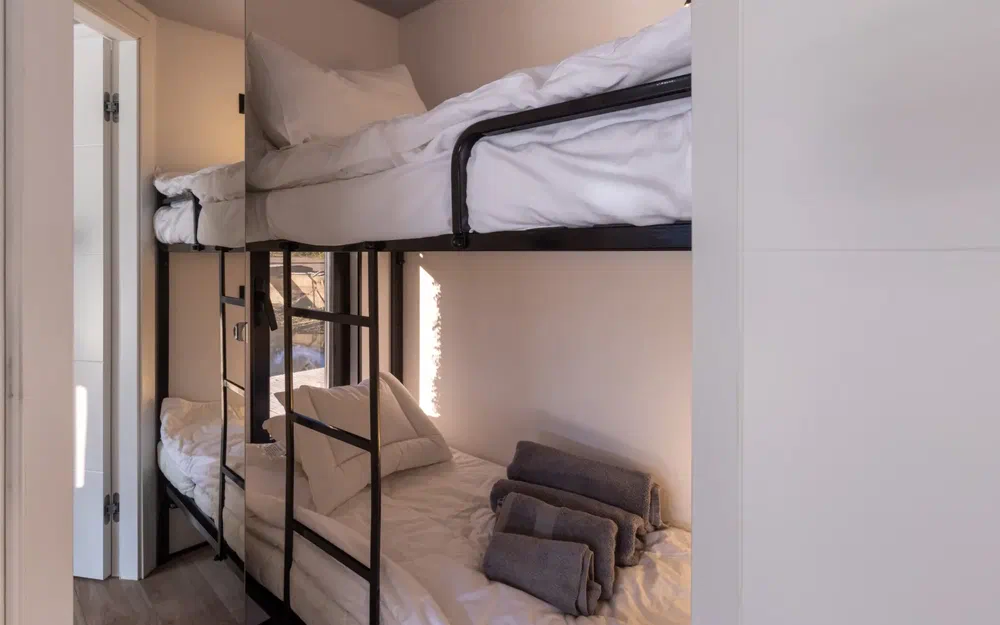 slider 3 La Mare Modern 12