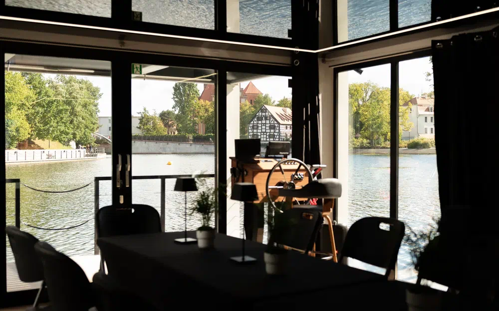 slider 19 La Mare Modern 15