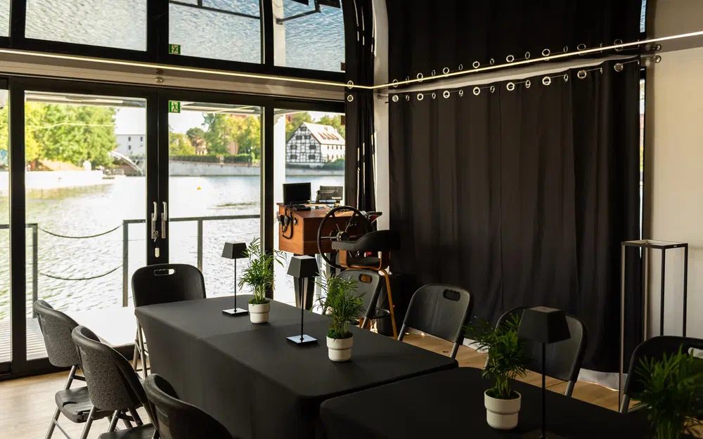 slider 22 La Mare Modern 15