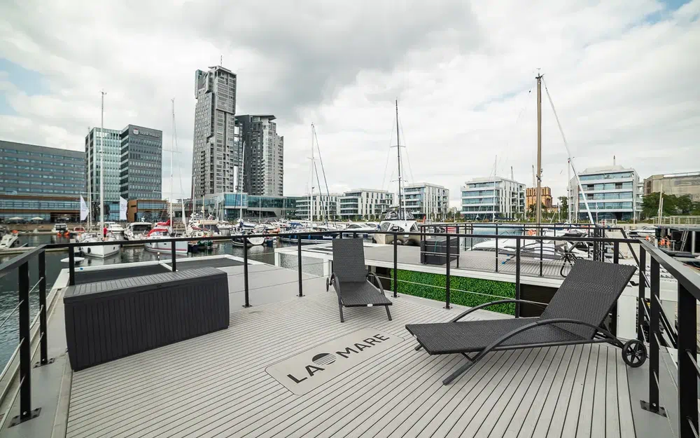 slider 28 La Mare Modern 15