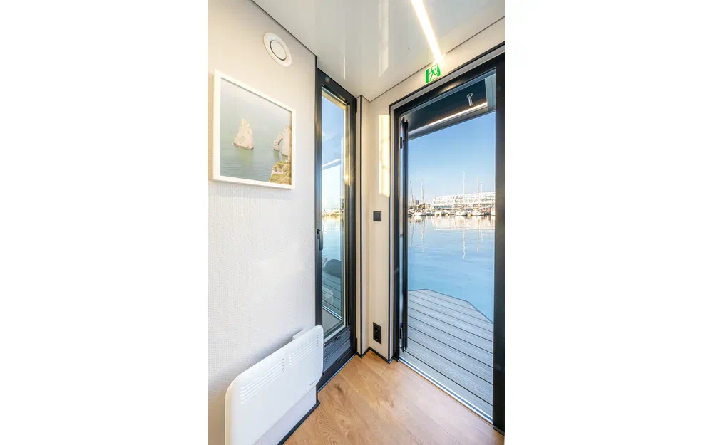 slider 15 La Mare Modern 9