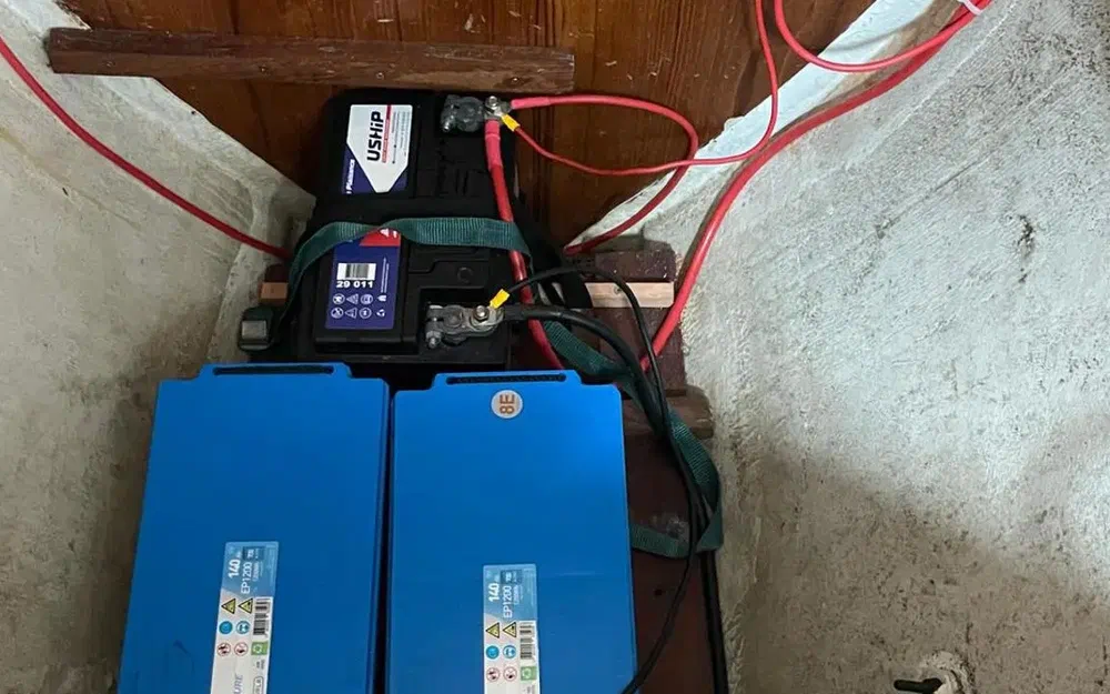 slider 10 Beneteau Blue 2