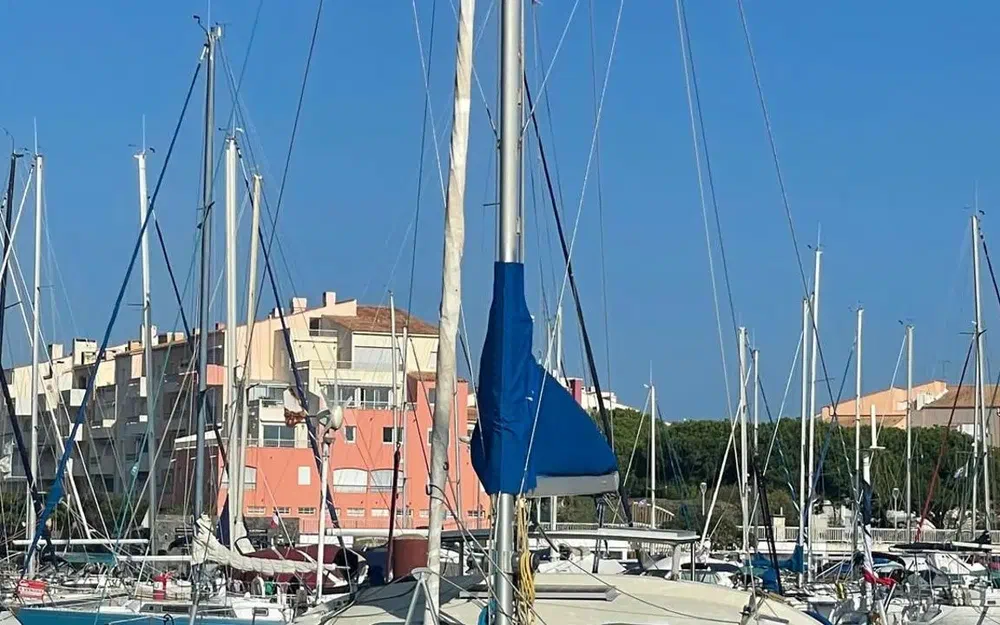 slider 1 Beneteau Blue 2