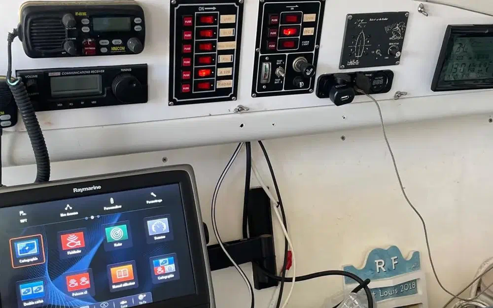 slider 3 Beneteau Blue 2