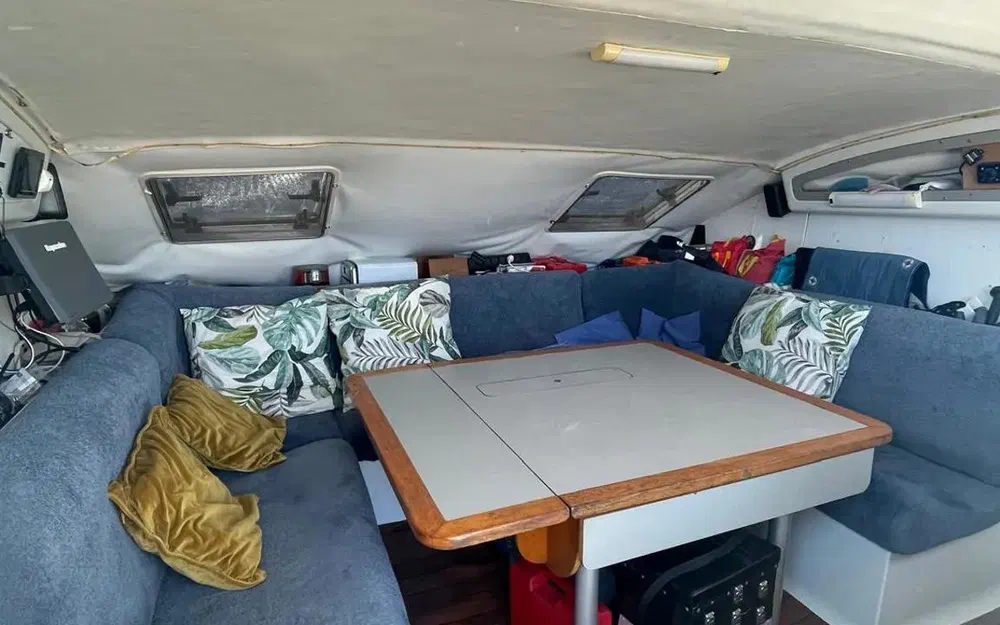 slider 4 Beneteau Blue 2