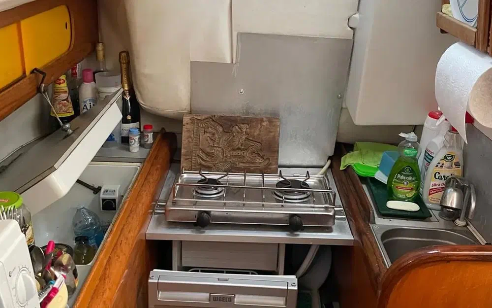 slider 6 Beneteau Blue 2