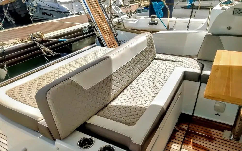 slider 7 Jeanneau Leader 36