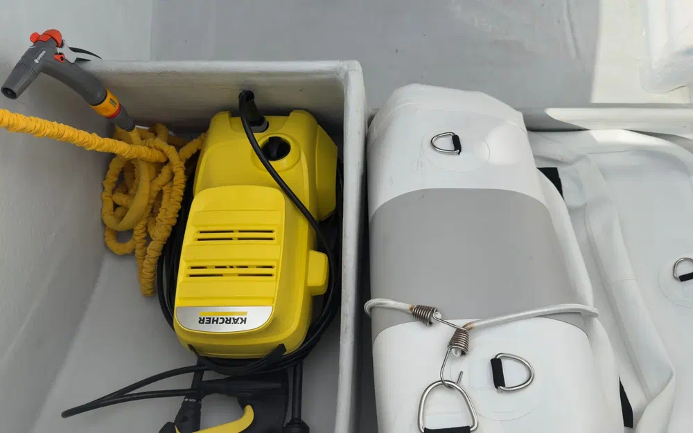 slider 20 Fountaine Pajot Astrea 42