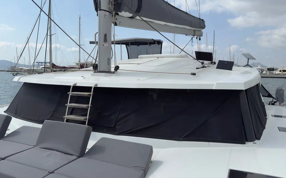slider 9 Fountaine Pajot Astrea 42