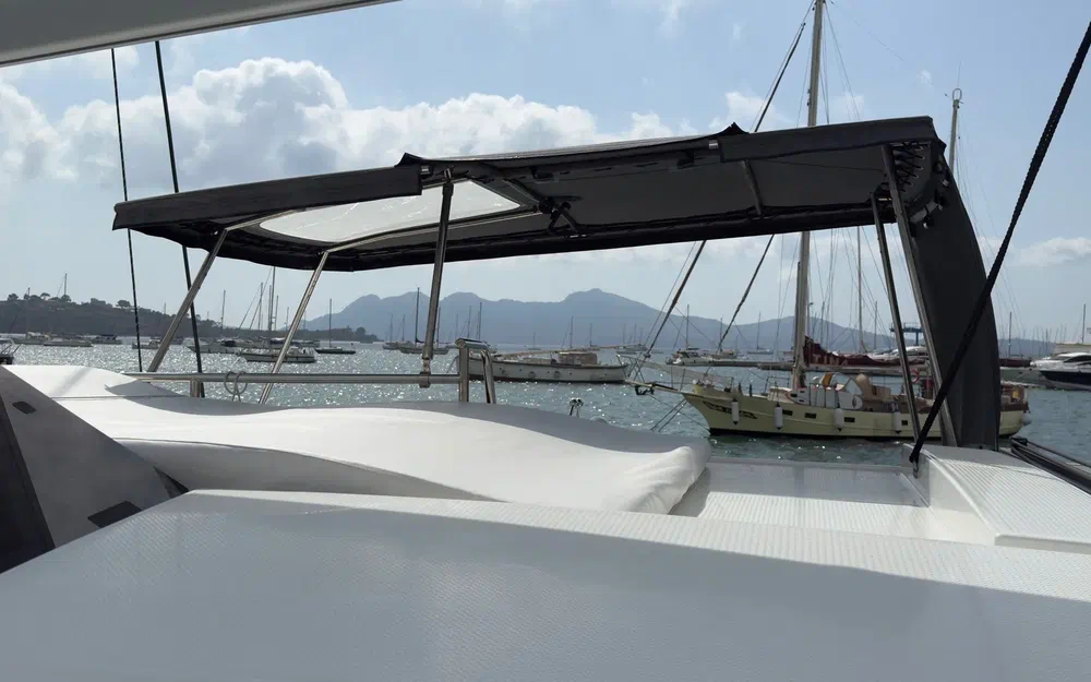 slider 15 Fountaine Pajot Astrea 42
