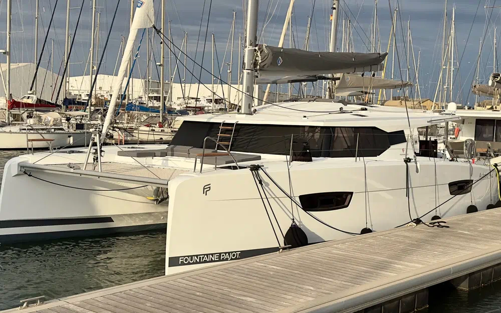 slider 8 Fountaine Pajot Astrea 42