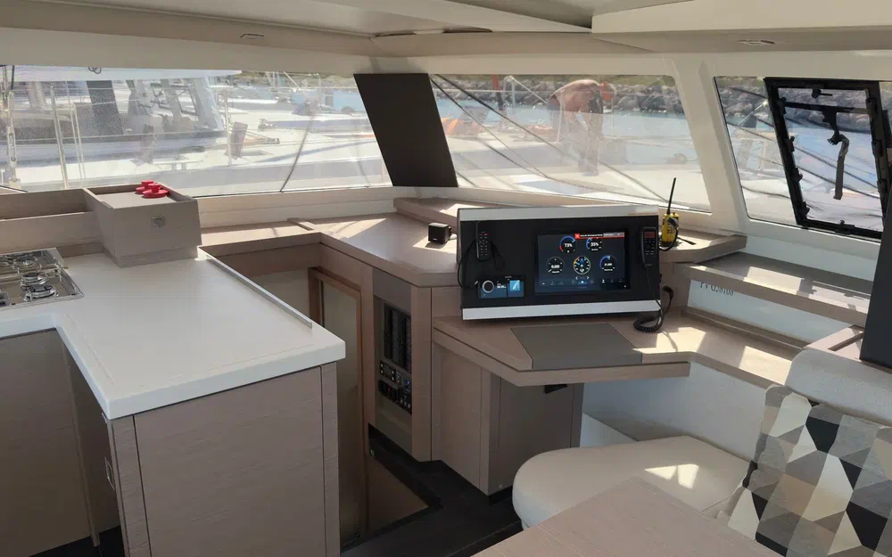 slider 5 Fountaine Pajot Astrea 42