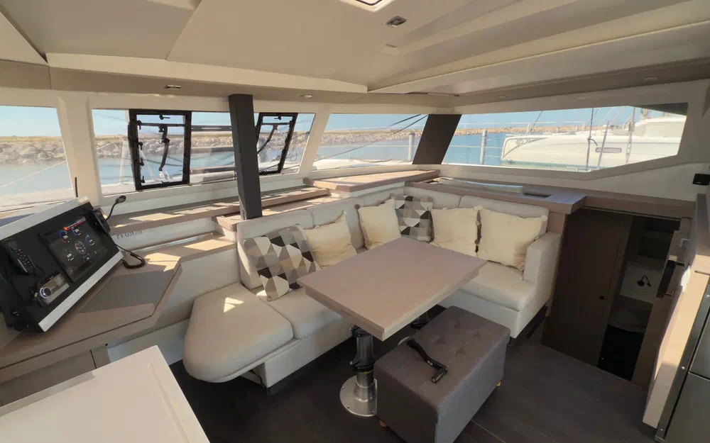 slider 6 Fountaine Pajot Astrea 42