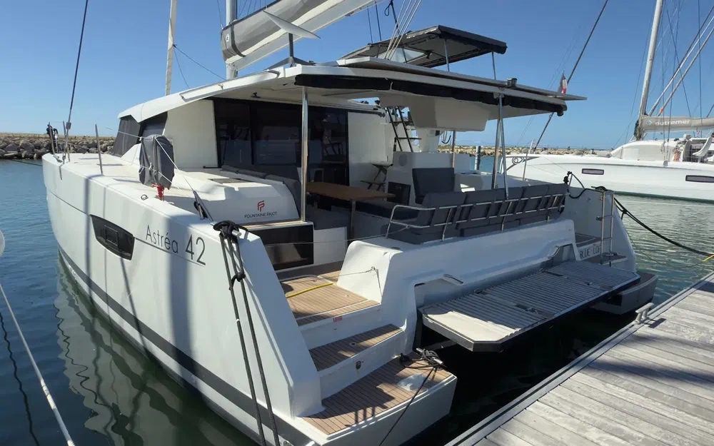 slider 0 Fountaine Pajot Astrea 42