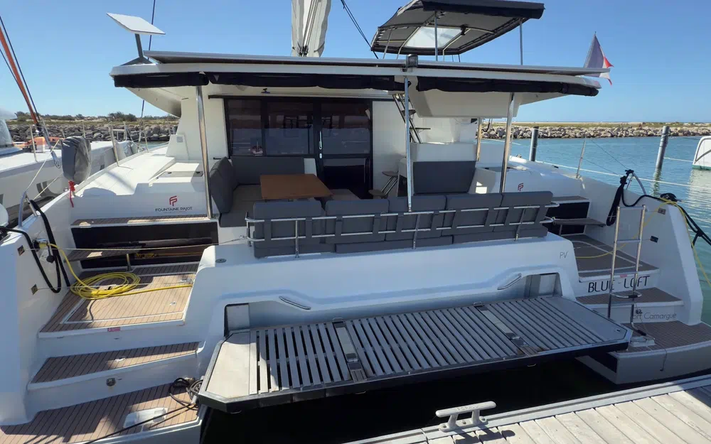 slider 2 Fountaine Pajot Astrea 42